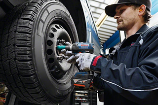 BOSCH Akku-Drehschlagschrauber GDS 18 V-300, Solo Version, L-BOXX