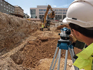 BOSCH Optisches Nivelliergerät GOL 32 D, mit Stativ BT 160, Nivellierlatte GR 500